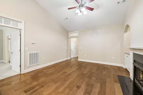 Living - 112 Westview Dr, Spring Hill, TN 37174 photo 3 of 4