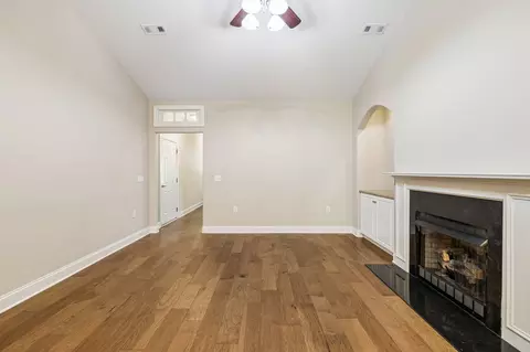 Living - 112 Westview Dr, Spring Hill, TN 37174 photo 2 of 4