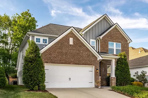210 Woodhall Ct, White House, TN 37188