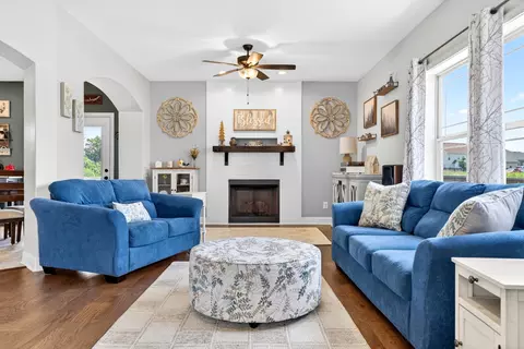 1305 Apple Blossom Rd, Clarksville, TN 37042