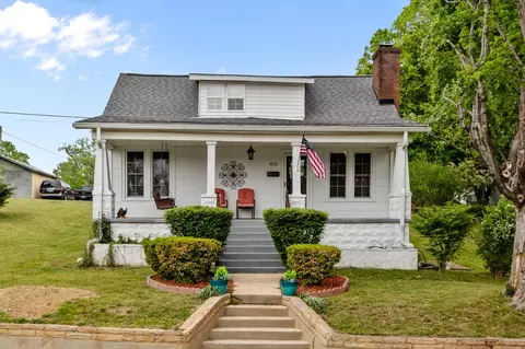 Exterior - 412 High St, Dickson, TN 37055 photo 4 of 16