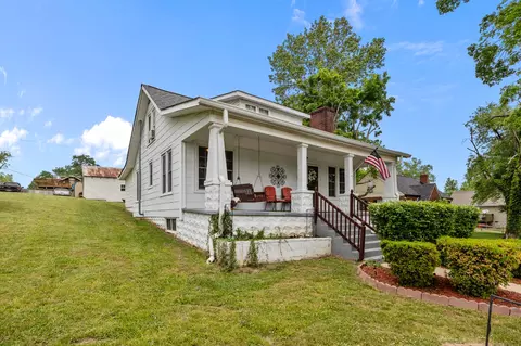 Exterior - 412 High St, Dickson, TN 37055 photo 13 of 16