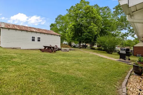 Exterior - 412 High St, Dickson, TN 37055 photo 16 of 16