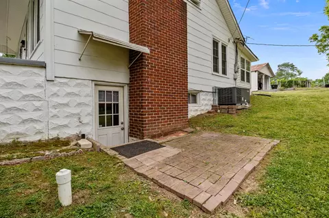 Exterior - 412 High St, Dickson, TN 37055 photo 9 of 16