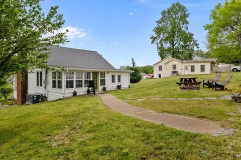 Exterior - 412 High St, Dickson, TN 37055 photo 15 of 16