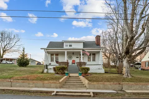 Exterior - 412 High St, Dickson, TN 37055 photo 10 of 16