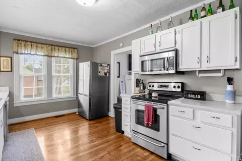 Kitchen - 412 High St, Dickson, TN 37055 photo 4 of 4
