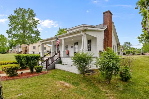 Exterior - 412 High St, Dickson, TN 37055 photo 5 of 16