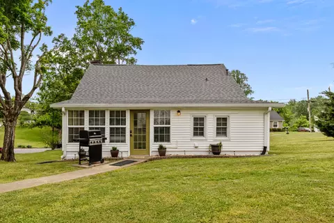 Exterior - 412 High St, Dickson, TN 37055 photo 11 of 16