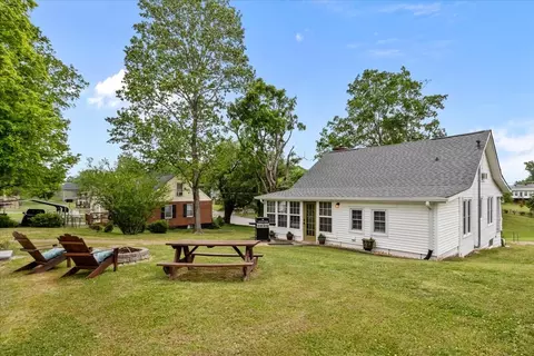 Exterior - 412 High St, Dickson, TN 37055 photo 14 of 16