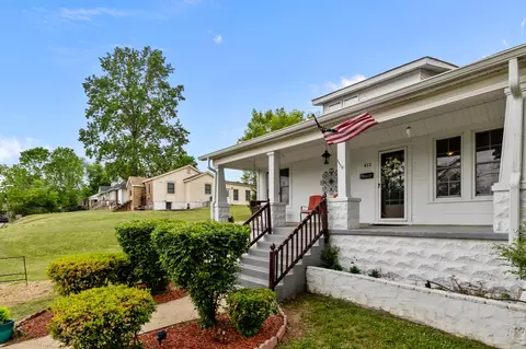 Exterior - 412 High St, Dickson, TN 37055 photo 6 of 16
