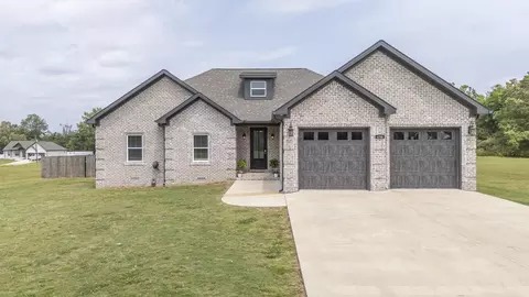 450 Cordova Cv, Savannah, TN 38372
