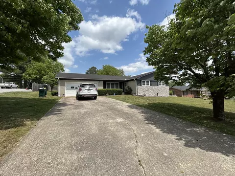 900 Brenda Dr, Pulaski, TN 38478