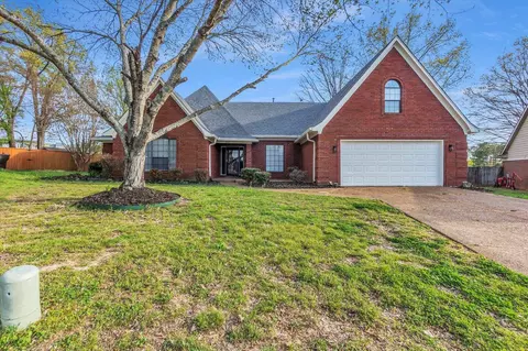2949 Valley Lake Dr, Memphis, TN 38135