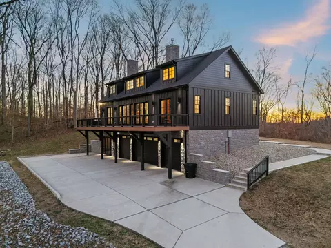 7650 Chipmunk Ln, Nashville, TN 37221