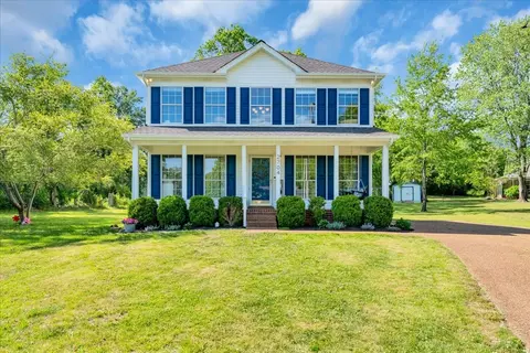 2704 Cash Ct, Thompsons Station, TN 37179