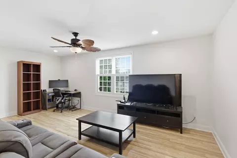 925 Coarsey Dr, Nashville, TN 37217