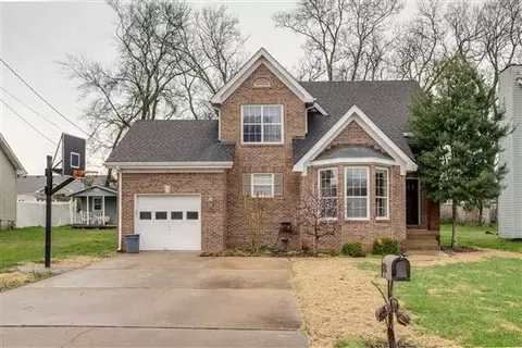 1718 University Dr, Columbia, TN 38401