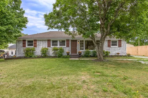 1704 Woodside Dr, Springfield, TN 37172
