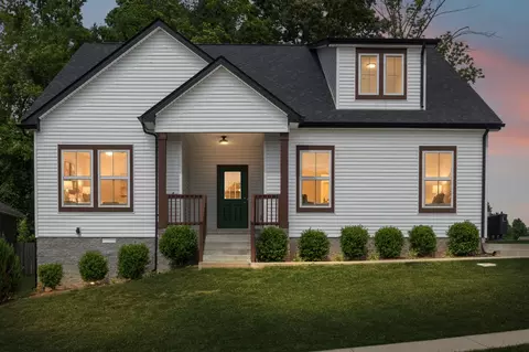1050 Spicer Dr, Clarksville, TN 37042