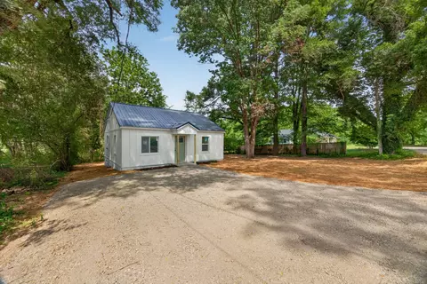 Exterior - 408 3rd Ave N, Baxter, TN 38544 photo 6 of 10