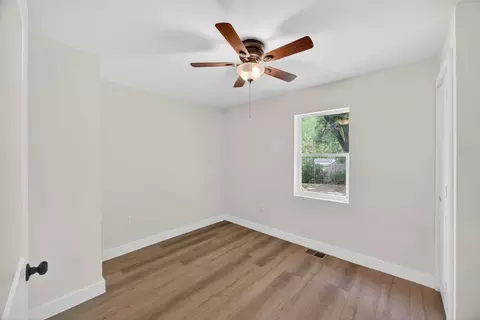 Bedroom - 408 3rd Ave N, Baxter, TN 38544 photo 3 of 6