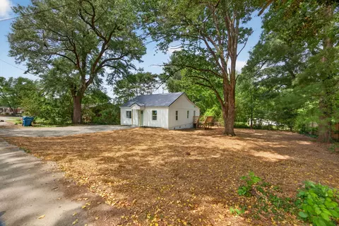 Exterior - 408 3rd Ave N, Baxter, TN 38544 photo 4 of 10
