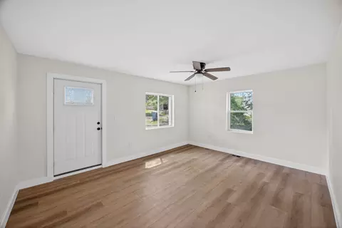 Living - 408 3rd Ave N, Baxter, TN 38544 photo 1 of 2