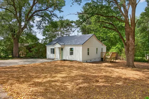 Exterior - 408 3rd Ave N, Baxter, TN 38544 photo 2 of 10