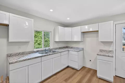 Kitchen - 408 3rd Ave N, Baxter, TN 38544 photo 1 of 1