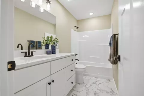 Bath - 193 Rigling Rd, Loretto, TN 38469 photo 4 of 5