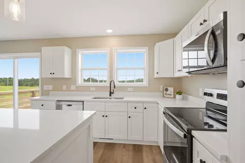Kitchen - 193 Rigling Rd, Loretto, TN 38469 photo 3 of 4