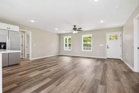 Living - 193 Rigling Rd, Loretto, TN 38469 photo 4 of 4