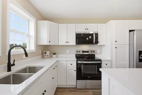 Kitchen - 193 Rigling Rd, Loretto, TN 38469 photo 4 of 4