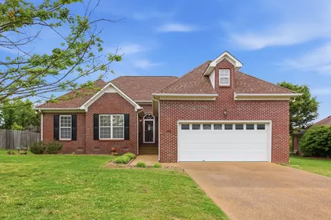 105 Green Tree Ct, Columbia, TN 38401