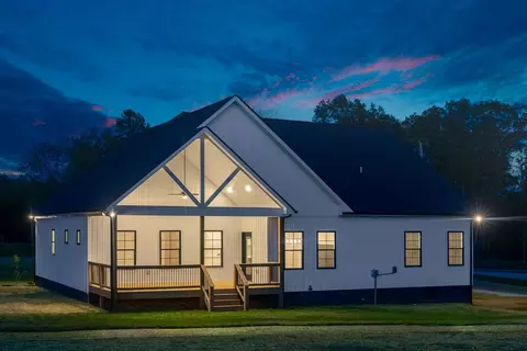 3860 Chapel Hill Rd, Clarksville, TN 37040