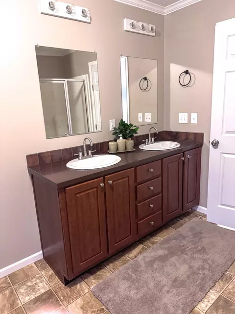 Bath - 181 Duke Rd, Dickson, TN 37055 photo 1 of 3