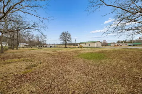 Exterior - 181 Duke Rd, Dickson, TN 37055 photo 3 of 5