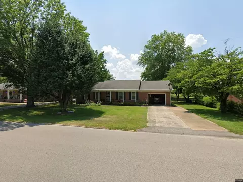 1035 W End St, Bolivar, TN 38008