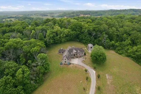 2160 Darks Mill Rd, Columbia, TN 38401