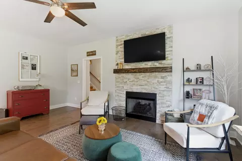 Living - 2004 Chapel Ct, Murfreesboro, TN 37128 photo 2 of 3