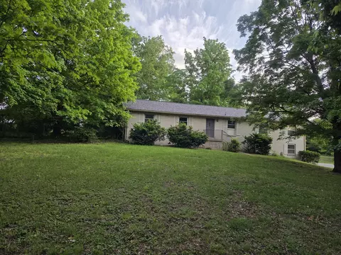 800 Apple Valley Rd, Madison, TN 37115