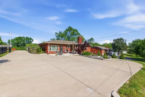 Exterior - 210 S Sequoia Dr, Springfield, TN 37172 photo 6 of 8