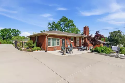 Exterior - 210 S Sequoia Dr, Springfield, TN 37172 photo 3 of 8