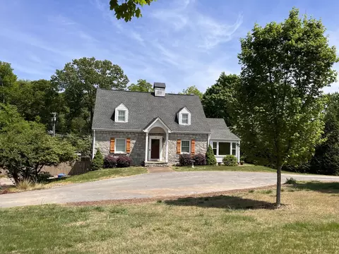 59 Fairhills Dr, Chattanooga, TN 37405