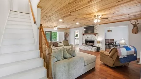 Entry Way - 34 L Mitchell Rd, Kelso, TN 37348 photo 1 of 1