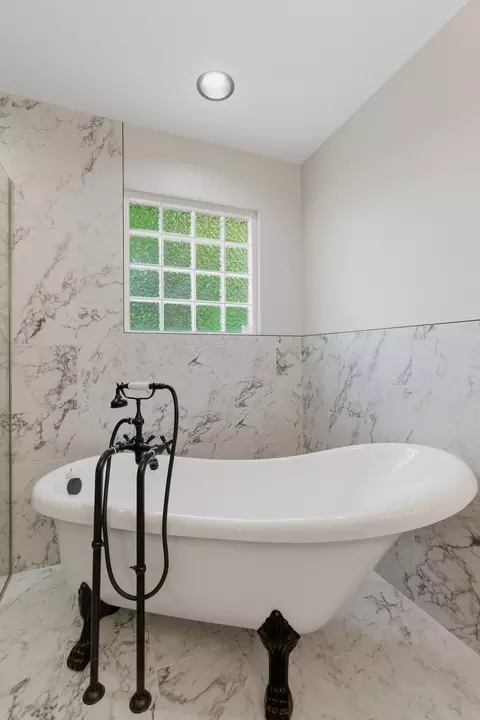 Bath - 7229 Dice Lampley Rd, Fairview, TN 37062 photo 2 of 5