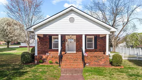 726 Georgia Ave, Etowah, TN 37331