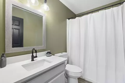 Bath - 3409 Dutton Ct, Murfreesboro, TN 37130 photo 2 of 2