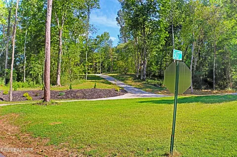 1700 Bluff Rd, Harriman, TN 37748